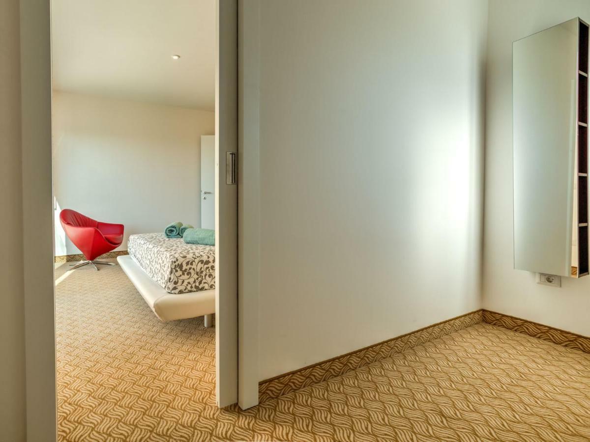 Apartment Karmen Lovrecica  Bagian luar foto
