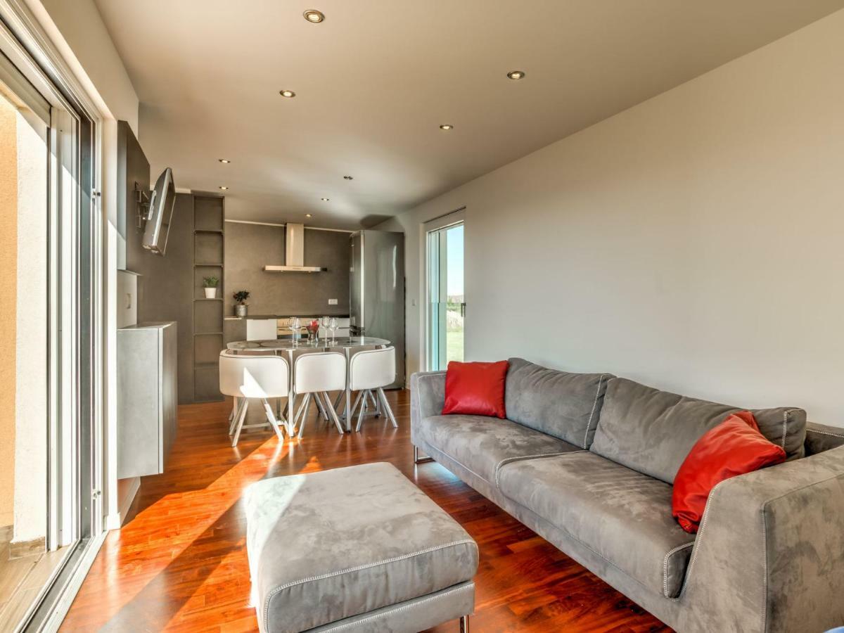 Apartment Karmen Lovrecica  Bagian luar foto